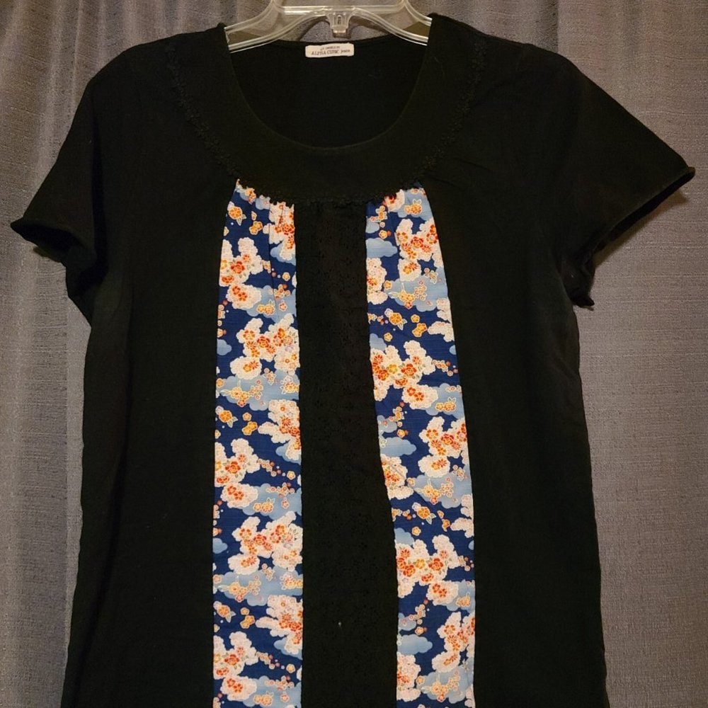 Japanese Mixed Fabric Floral Size L Black and Blue Top